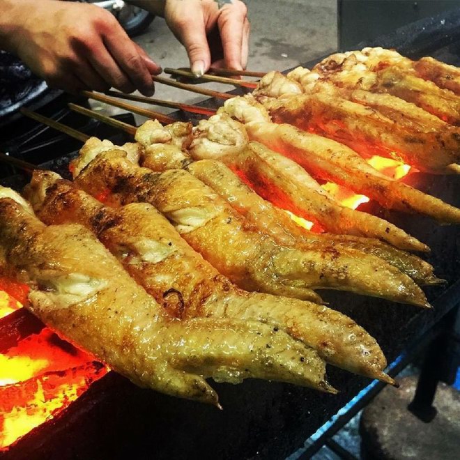 Chan Ga Nuong Pho 8 (Grilled Chicken Legs) - Ninh Binh