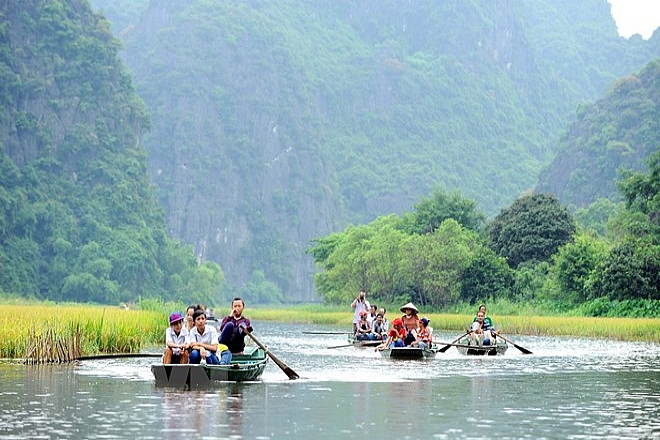 visit Tam Coc caves