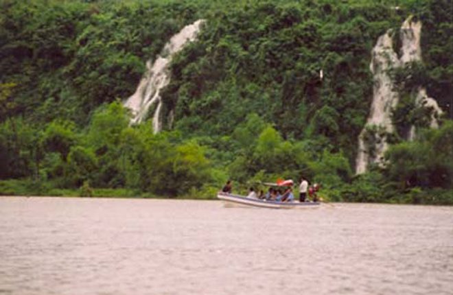 Dong Chuong lake in Ninh Binh