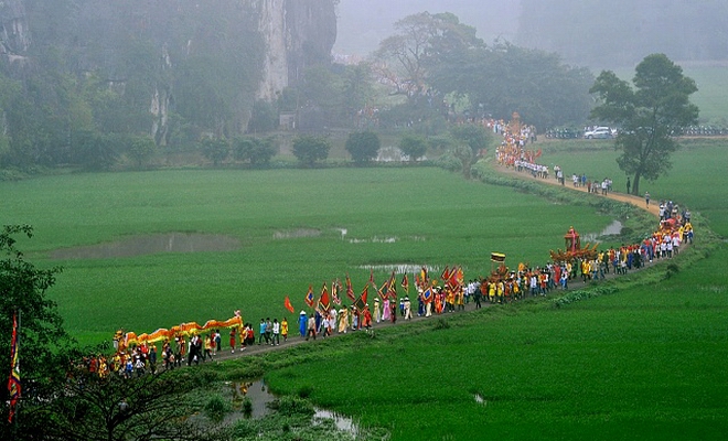 Nguyen Cong Tru temple festival